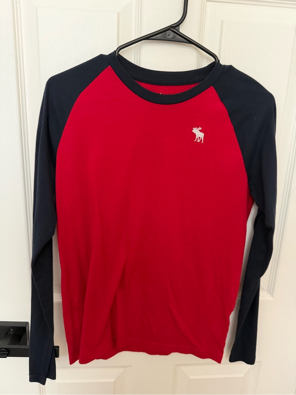 Abercrombie long sleeve top - fits ladies S size